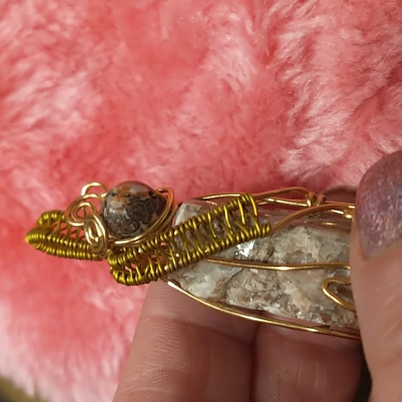 NWT Beautiful Wire Wrapped Crystal Rock Pendant - Picture 7 of 7